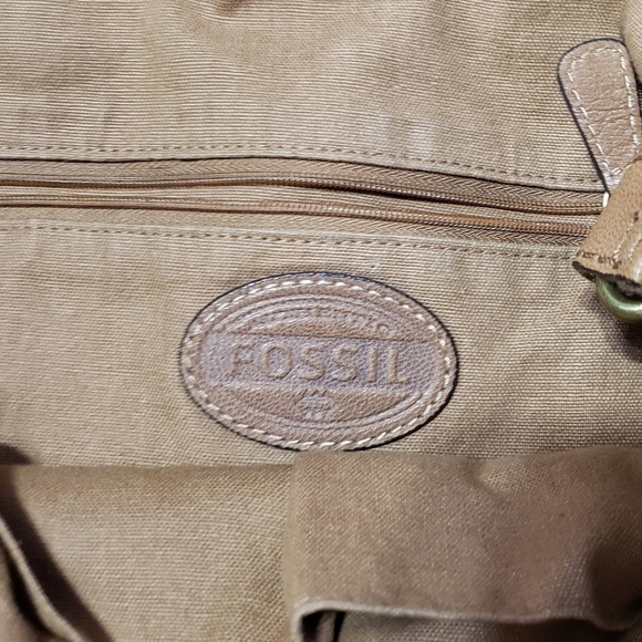 Fossil Leather Buttery Soft Messenger Bag - Picture 4 of 11